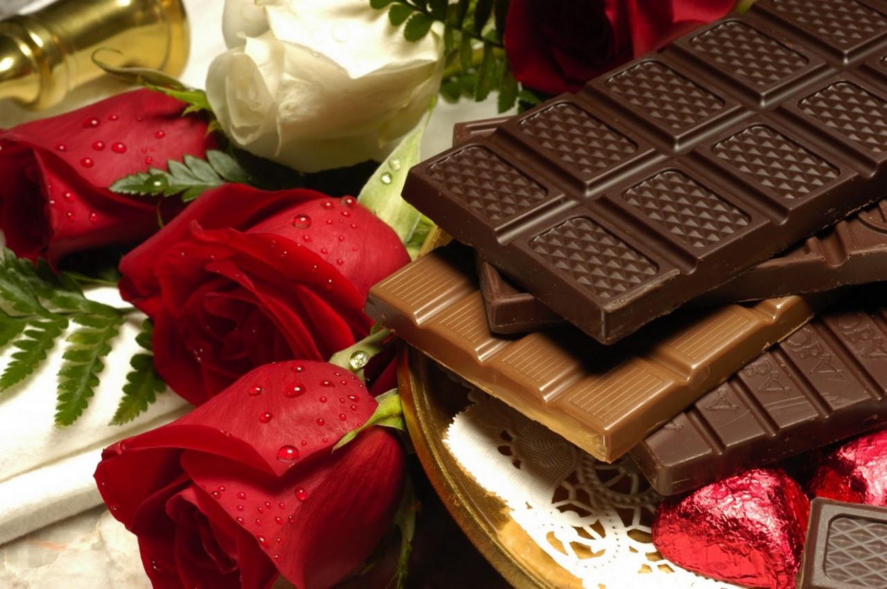 Valentines-Day-Chocolate-and-Roses-For-2013.jpg