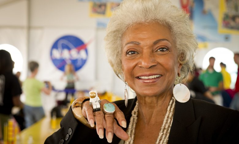 Nichelle Nichols showing her Lego astronaut ring